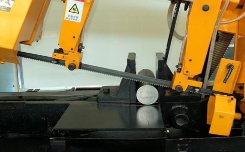 九合垸原种场数控带锯床自动送料精度会出现偏差吗？